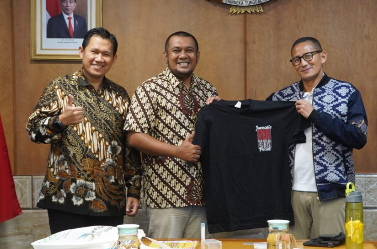 Menparekraf Sandiaga Salahuddin Uno gelar audiensi Jurnalis Fest 2023 yang di Lantai 16 Gedung Sapta Pesona, Kantor Kemenparekraf, Gambir, Jakarta Pusat pada Jumat (7/1/2023). (Tim JIP)